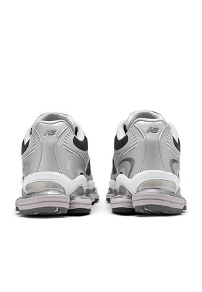 Tenis Deportivos New Balance Original 2000 Gris Unisex