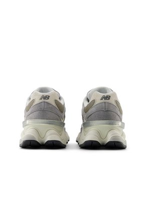 Tenis New Balance 9060 Hombre-Gris/Blanco