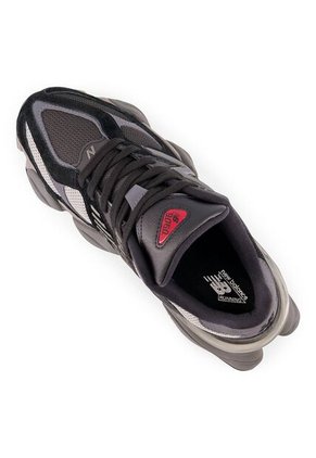 TENIS NEW_BALANCE UNISEXO U9060BLK 9060 Talla 4