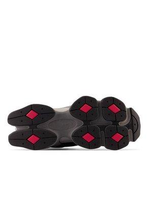 TENIS NEW_BALANCE UNISEXO U9060BLK 9060 Talla 4