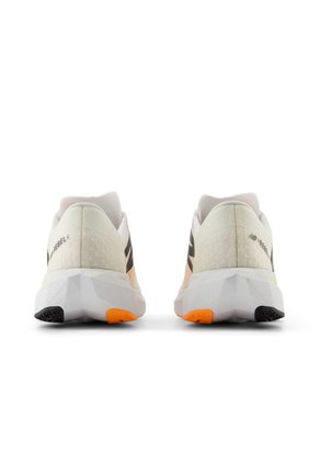 Tenis New Balance Rebel Hombre-Blanco/Naranja