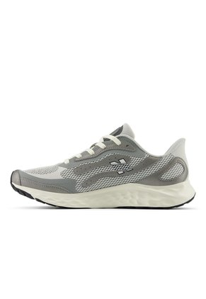 TENIS NEW_BALANCE HOMBRE MARISTG4 ARISHI V4 Talla 8