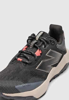 Tenis new balance Nitrel V6 Negro
