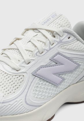 Tenis new balance Amaste Marfil
