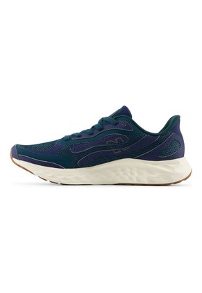 TENIS NEW_BALANCE HOMBRE MARIS7SF ARISHI V4 Talla 7.5