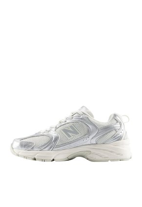 Tenis New Balance 530 Mujer-Gris
