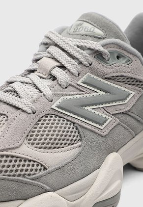 Tenis new balance 9060 Gris