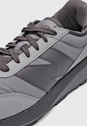 Tenis new balance 370 Gris Oscuro