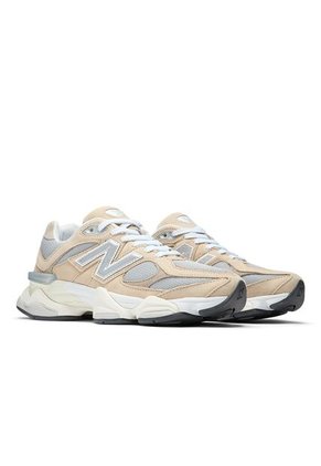 Tenis Deportivos New Balance Original 9060 Beige/Blanco