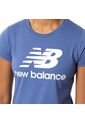 Camiseta New Balance Essentials Stacked Para Mujer-Celeste de New Balance