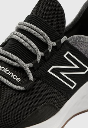 Tenis new balance Fresh Foam Roav Negro