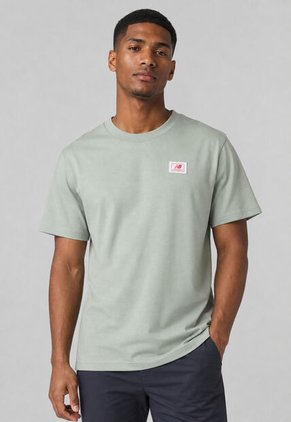 Camiseta new balance Woven Label Verde