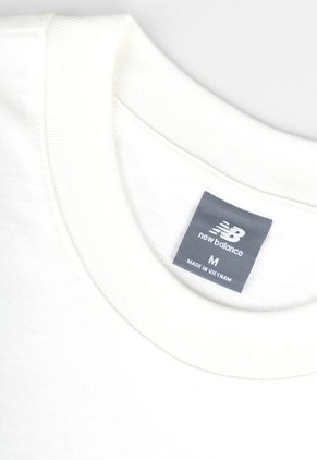 Camiseta new balance Hoops Championship Graphic Marfil