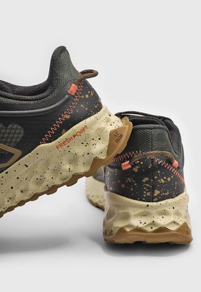 Trail Running Negro-Verde-Ocre New Balance Fresh Foam Garoé