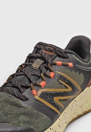 Trail Running Negro-Verde-Ocre New Balance Fresh Foam Garoé