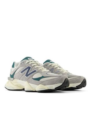TENIS NEW_BALANCE UNISEXO U9060HMS 9060 Talla 7.5