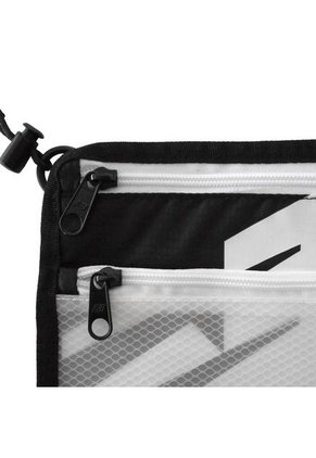 Bolso New Balance Core Performance Flat-Negro/Blanco