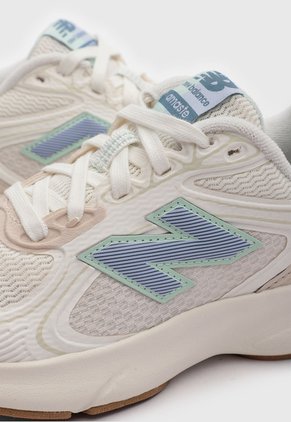 Tenis Running new balance Fresh Foam Amaste Marfil