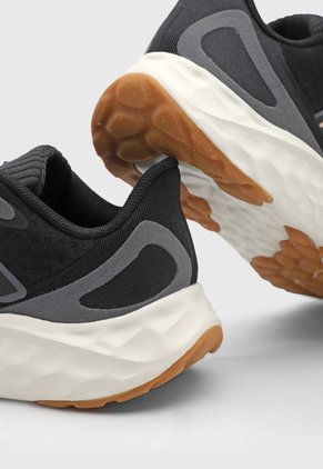 Tenis new balance Fresh Foam Arishi Negro