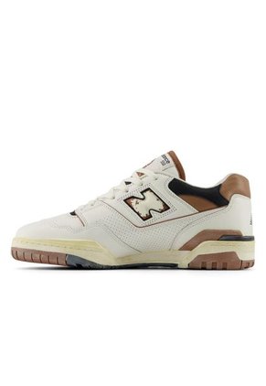 Tenis New Balance 550-Blanco/Café