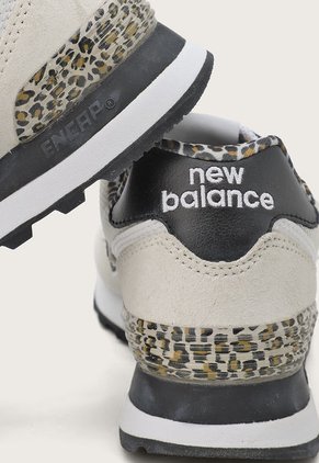 Tenis Lifestyle Beige-Blanco-Negro New Balance 574 v2