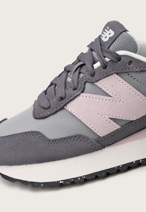 Tenis Lifestyle Negro-Gris-Rosa New Balance 237