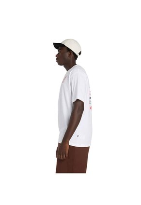Camisa Deportiva New Balance Original Graphics Blanco Hombre