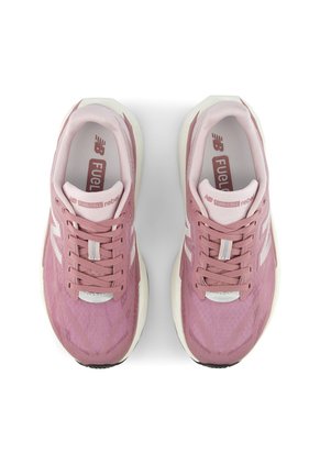 Tenis Deportivo NewBalance Original Rebel V5 Rosa Para Mujer