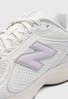 Tenis new balance Amaste Marfil