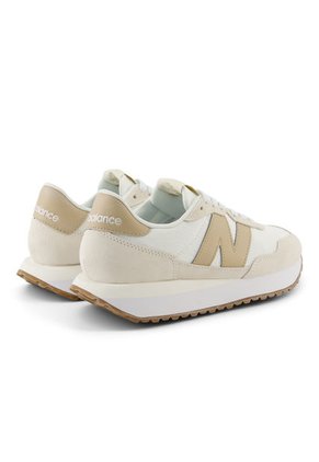 Tenis New Balance 237 Mujer-Beige/Café