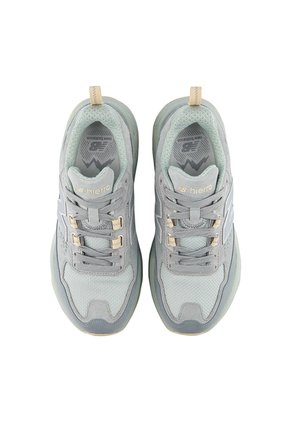 Tenis New Balance Original FreshFoamX Hierro Trek Gris Mujer