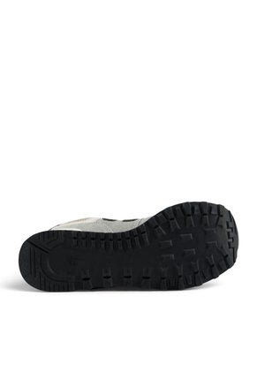 Tenis New Balance 574 Hombre-Gris