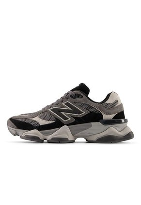 Tenis New Balance 9060 Hombre-Negro