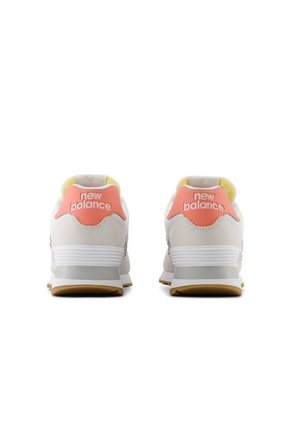 Tenis New Balance 574 Mujer-Beige