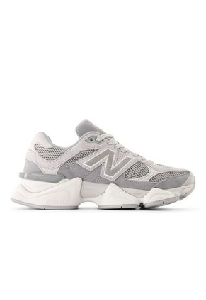 Tenis New Balance 9060 Hombre-Gris