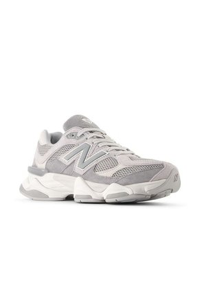 Tenis New Balance 9060 Hombre-Gris