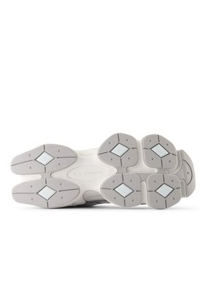 Tenis New Balance 9060 Hombre-Gris