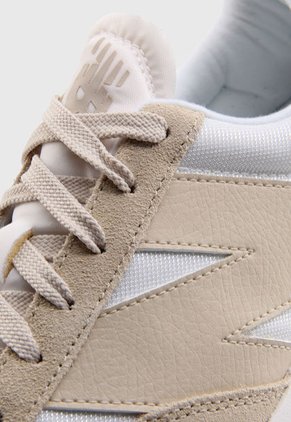 Tenis Lifestyle Beige-Blanco-Negro New Balance XC-72
