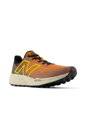Tenis Deportivos New Balance FuelCell Venym Naranja Hombre