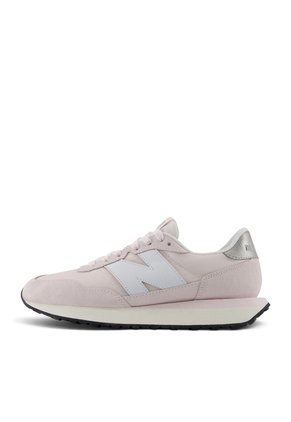 Tenis New Balance 237 Mujer-Rosa/Blanco