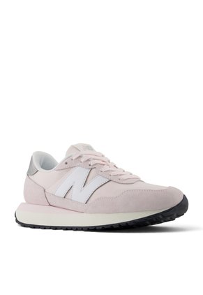 Tenis New Balance 237 Mujer-Rosa/Blanco