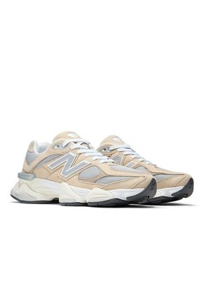 Tenis Deportivos New Balance Original 9060 Beige/Blanco