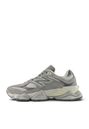 Tenis New Balance 9060 Hombre-Gris