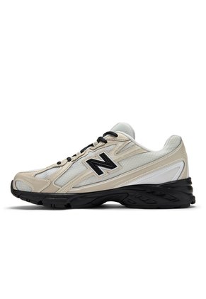 Tenis Lifestyle Unisex 740 New Balance U7404OO