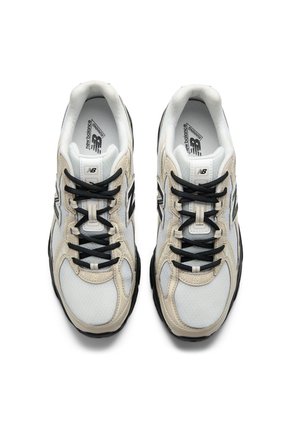 Tenis Lifestyle Unisex 740 New Balance U7404OO