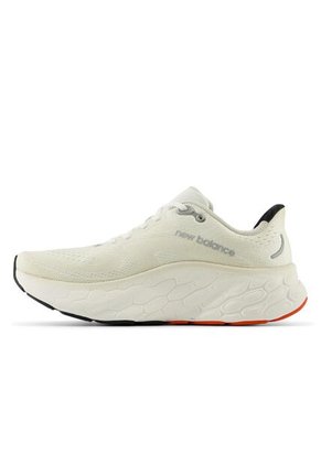 Tenis New Balance Fresh Foam More -Blanco