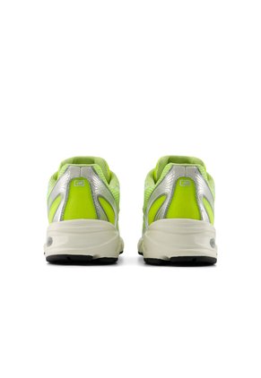 Tenis Lifestyle Unisex 740 New Balance U740N8QA