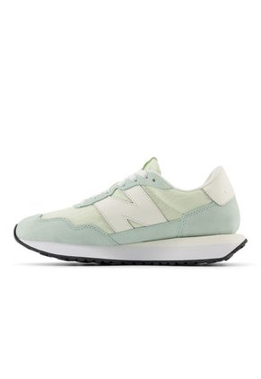 Tenis New Balance 237 Mujer-Verde