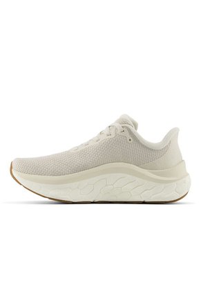 Tenis New Balance Fresh Foam X Kaiha Road Mujer-Beige