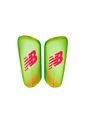 New Balance Canillera New Balance Hombre Furon League Strap Guard- Verde Canilleras de New Balance